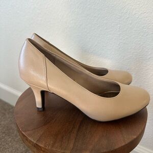 Life Stride Soft System Pumps – Women’s Size 6 – Light Beige/Pink – Comfort Heel